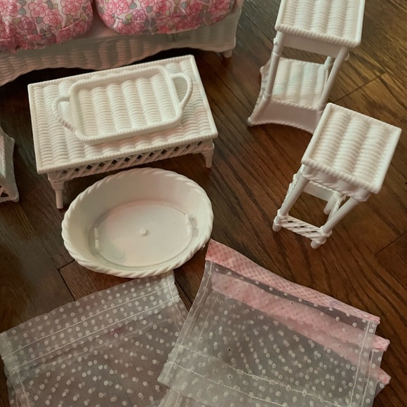 Vintage Mattel Barbie Dreamhouse Bed Couch Table Furniture Set Pink Flor… - Picture 4 of 6